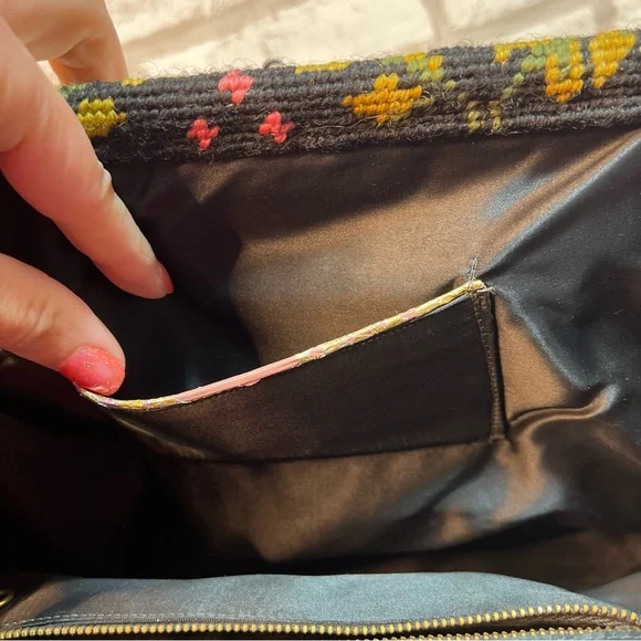 Vintage Black Pink Floral Tapestry Embroidered Bag Purse Lucite Handles - Picture 6 of 9